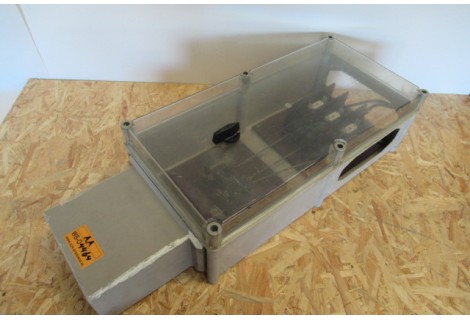 Hoofdschakelaar  63 Ampère + zekeringhouder. Used.